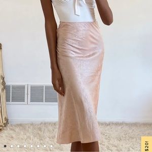 Lulu’s NWT Blush Pink Satin Midi Skirt (Size M)